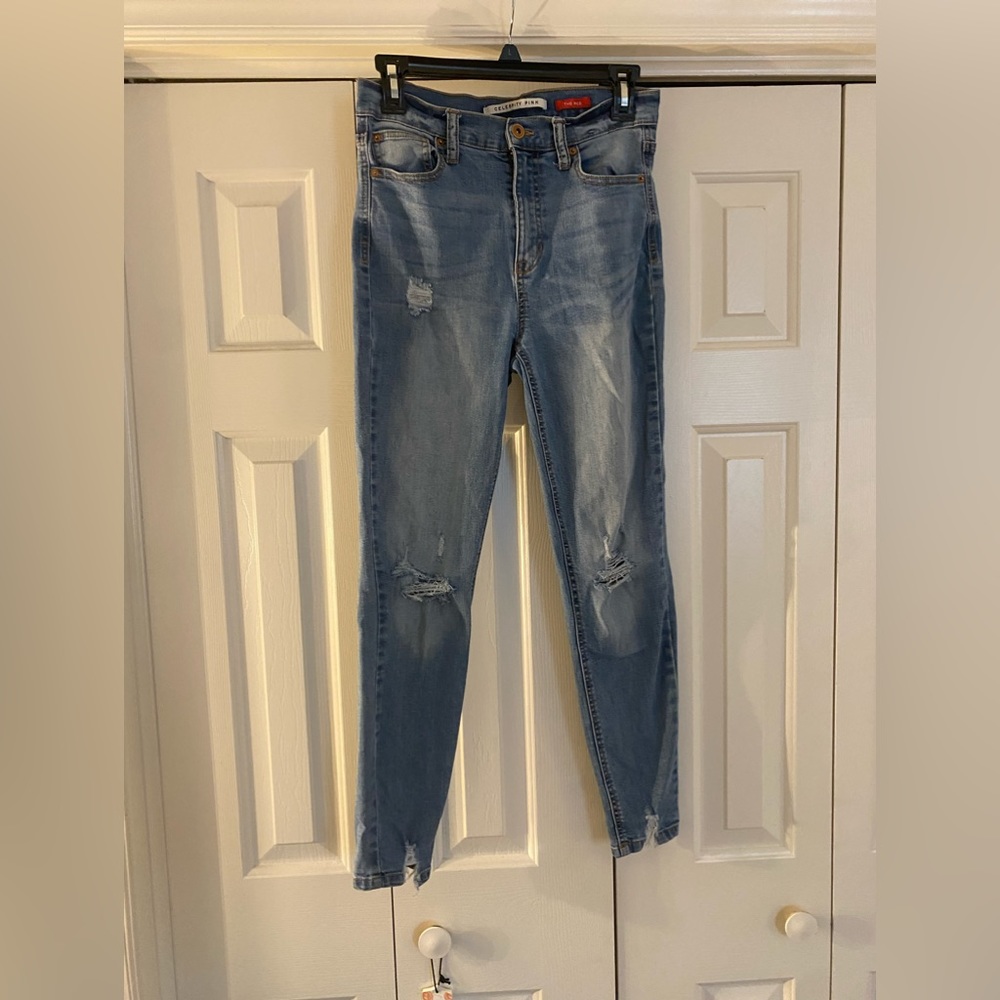 Celebrity Pink jeans size 9/29. Fits more like a US 4